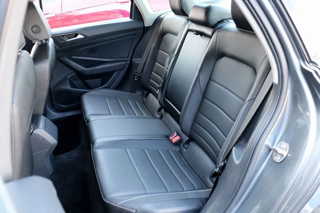 Used 2024 Volkswagen Jetta SE image 20