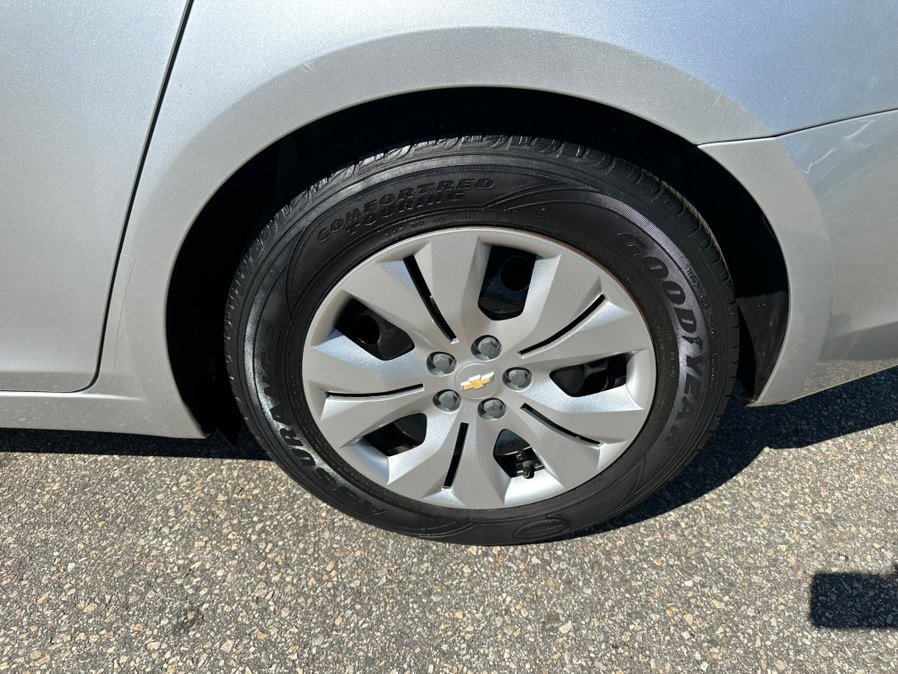 Used 2015 Chevrolet Cruze LS image 23