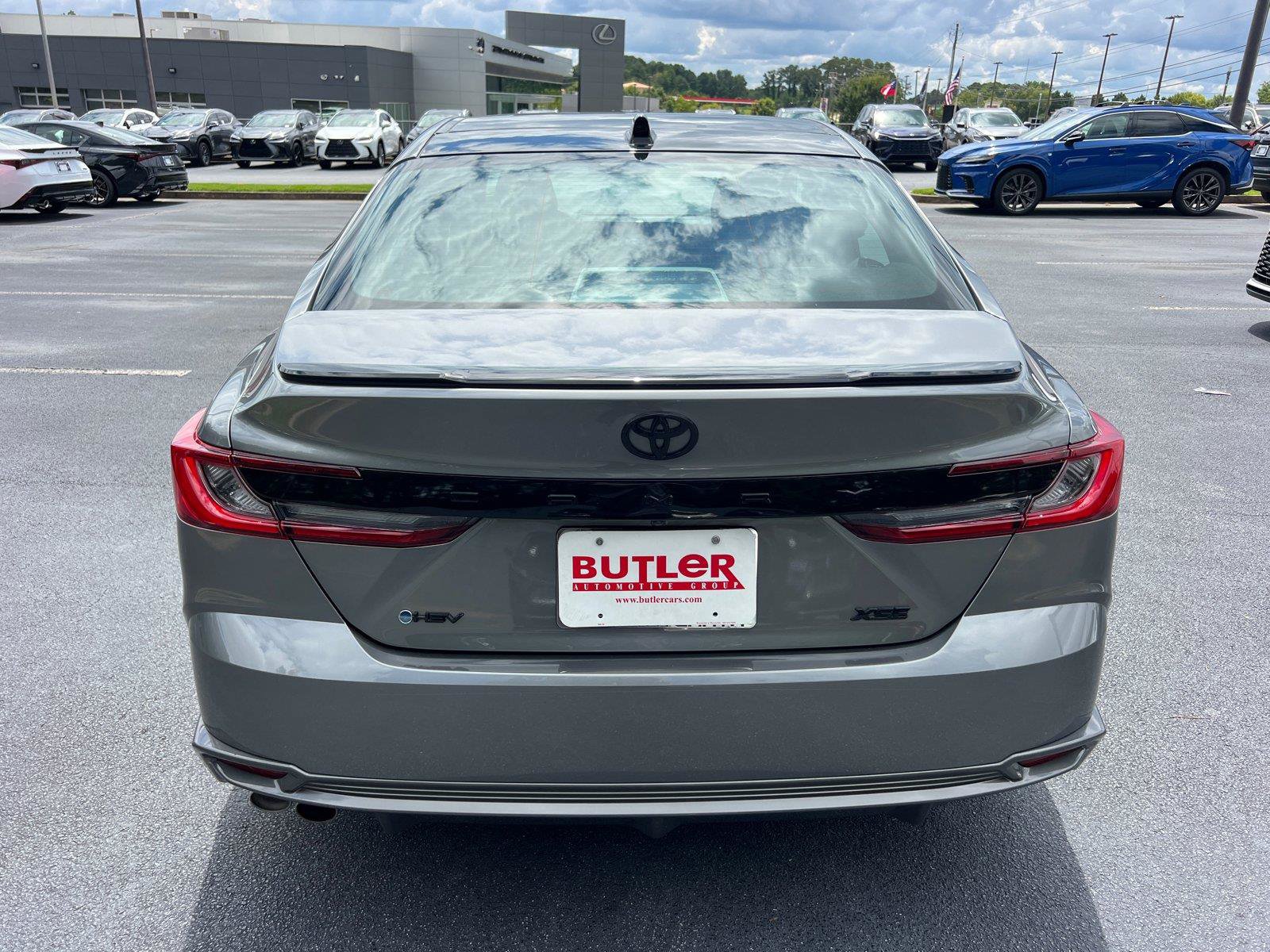 Used 2025 Toyota Camry XSE FWD image 6