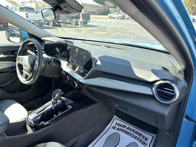 Used 2025 Chevrolet Trax LT w/ Driver Confidence Package FWD image 27