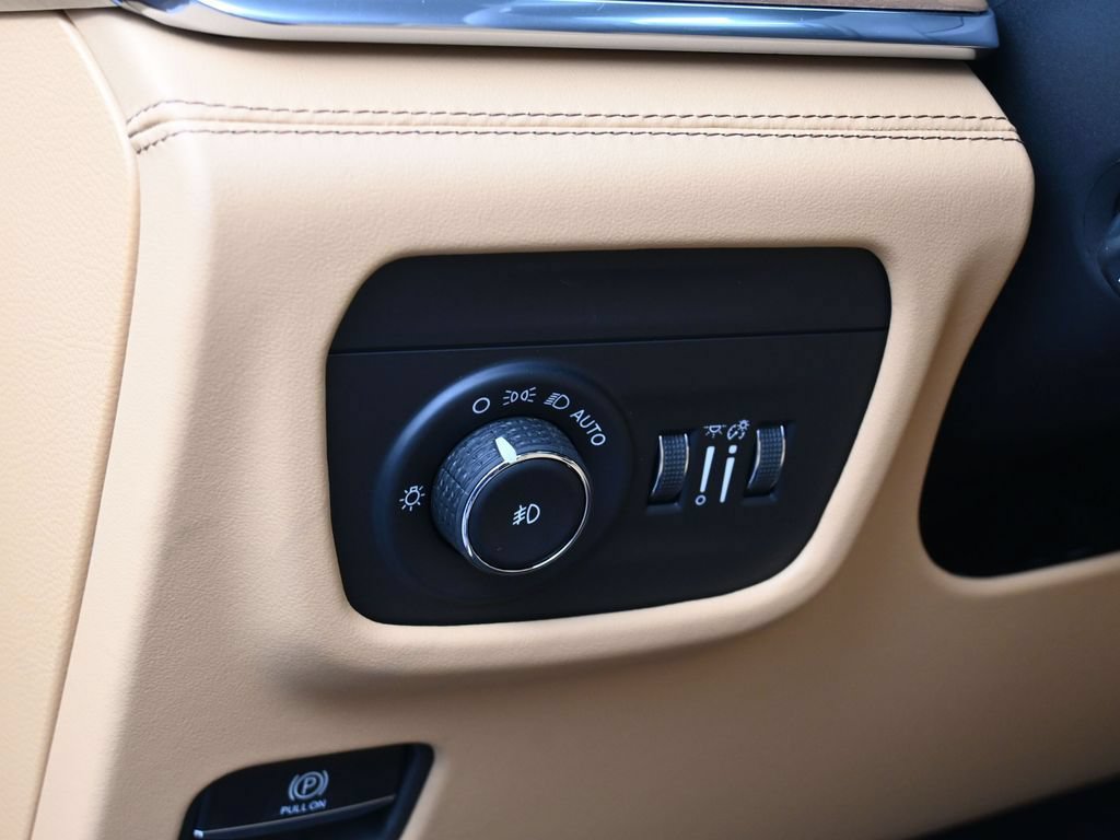 New 2025 Jeep Grand Cherokee L Summit AWD/4WD image 16