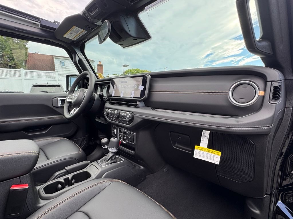 New 2026 Jeep Wrangler Unlimited Sahara AWD/4WD image 17