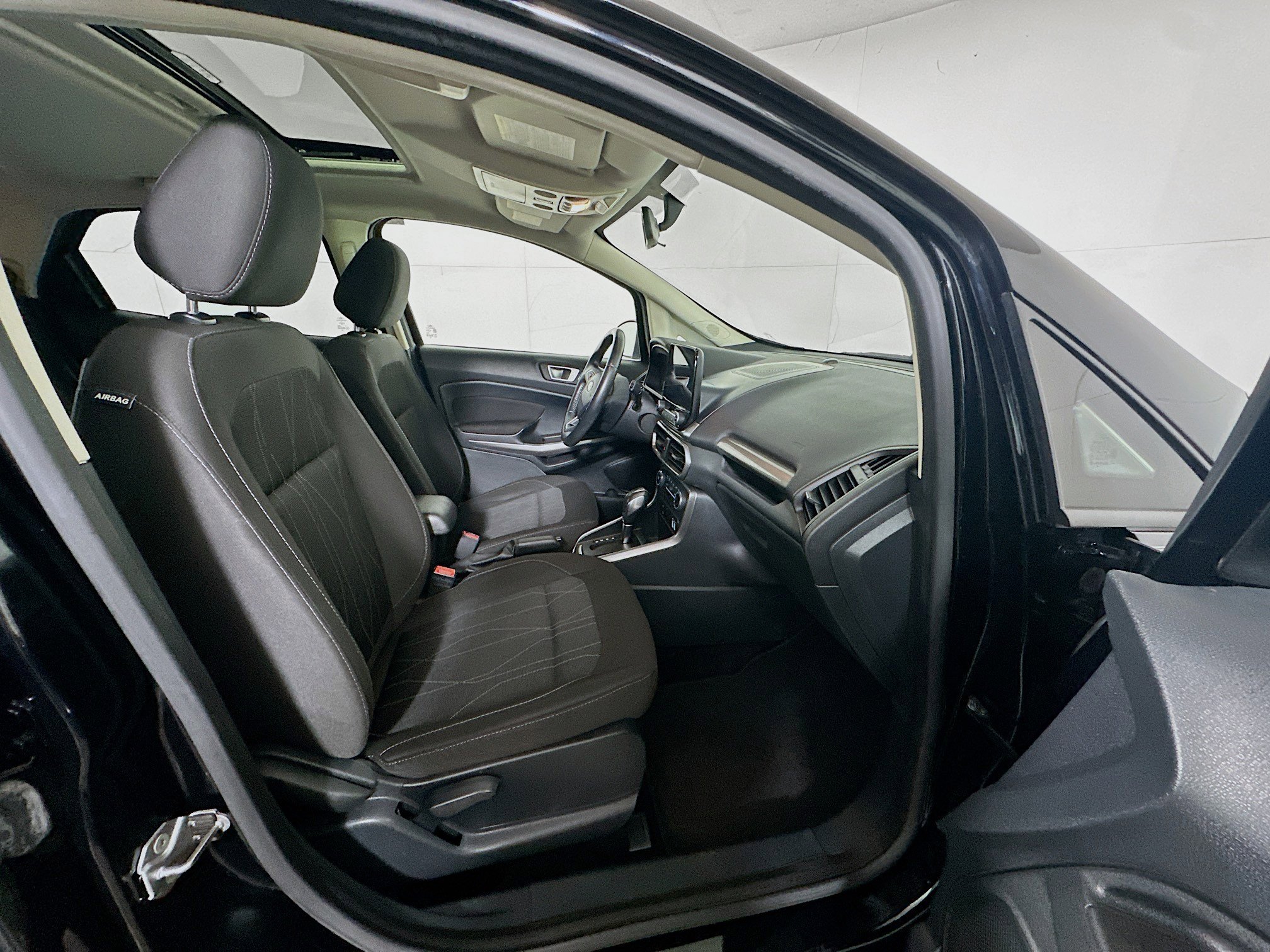 Used 2019 Ford EcoSport SE w/ SE Convenience Package image 31