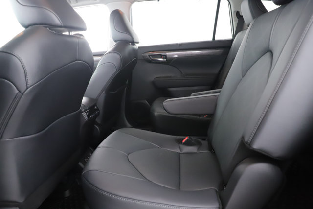Used 2026 Toyota Highlander Platinum AWD/4WD image 30