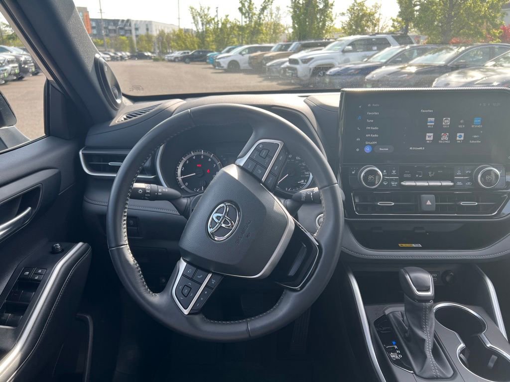Certified 2024 Toyota Highlander XSE image 11