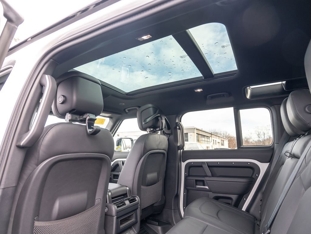 New 2026 Land Rover Defender 110 X-Dynamic SE image 22