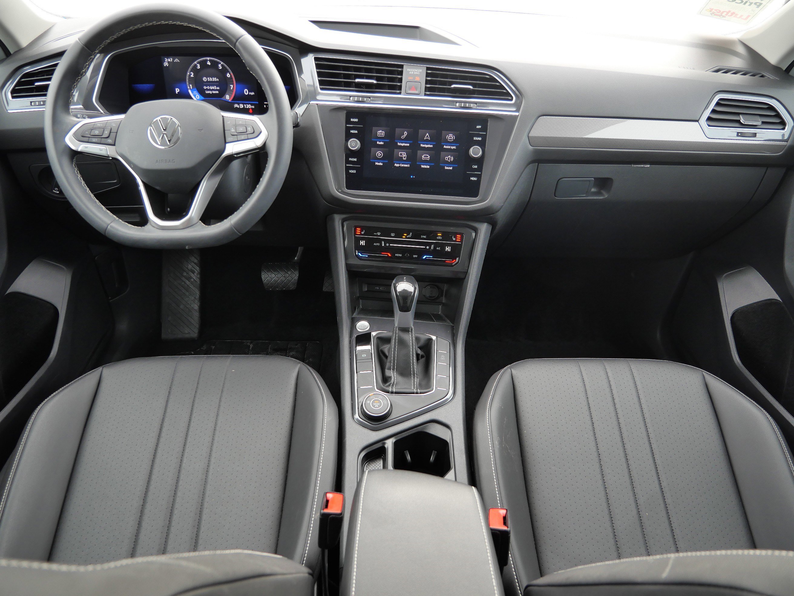 Certified 2022 Volkswagen Tiguan SE image 10