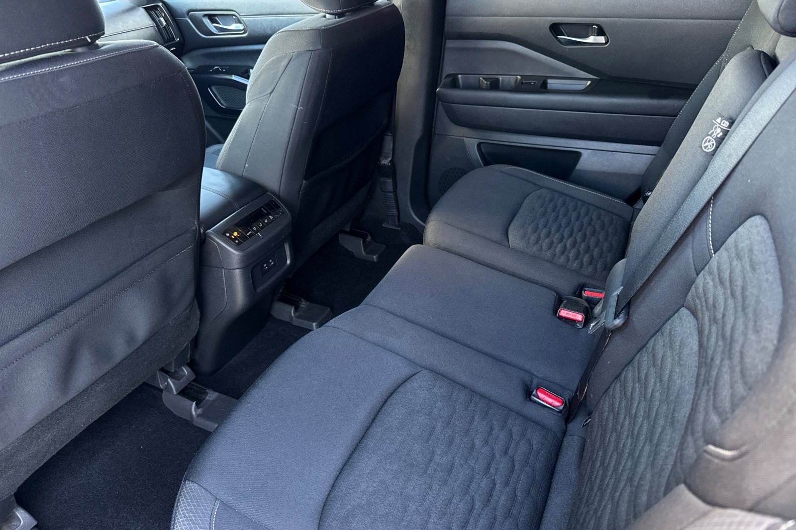 Used 2022 Nissan Pathfinder SV w/ SV Black Package FWD image 27