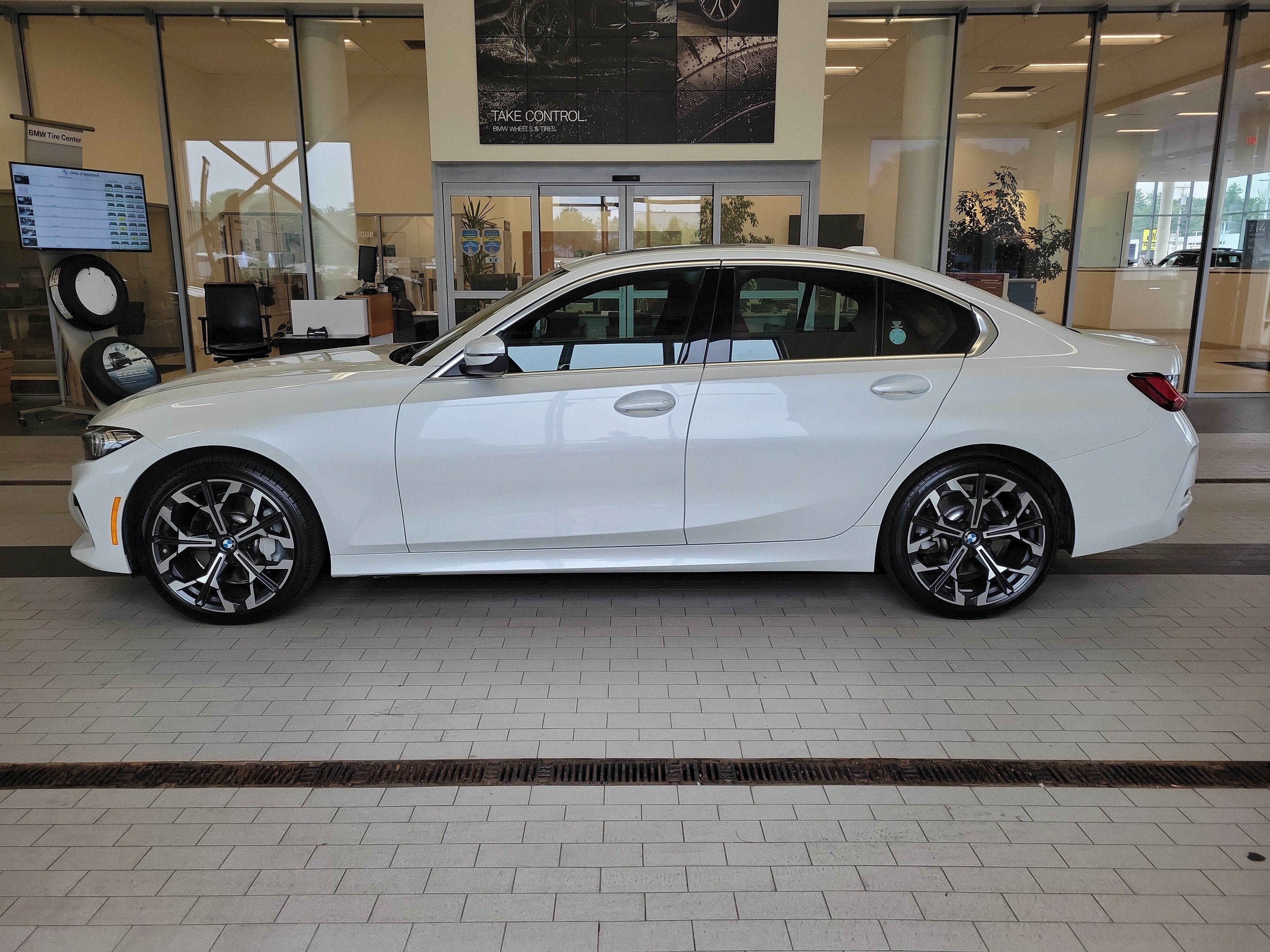 Used 2026 BMW 330i xDrive Sedan AWD/4WD image 8