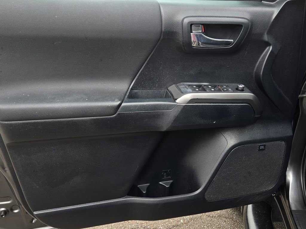 Used 2016 Toyota Tacoma TRD Sport RWD image 10