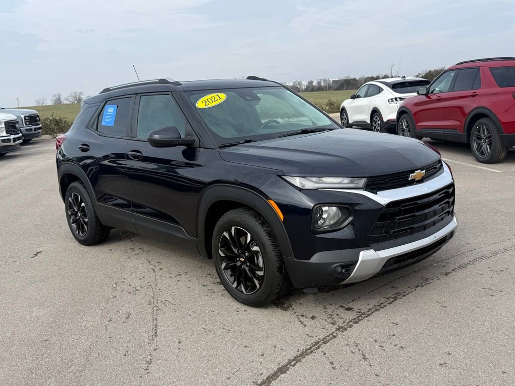 Used 2021 Chevrolet TrailBlazer LT w/ Sun and Liftgate Package image 2