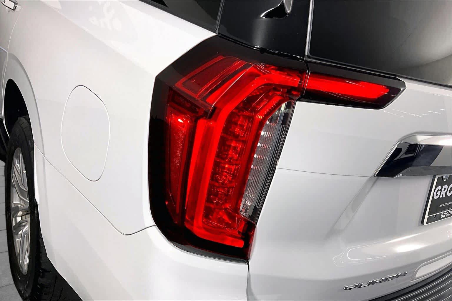 Used 2022 GMC Yukon SLT w/ SLT Premium Package AWD/4WD image 27