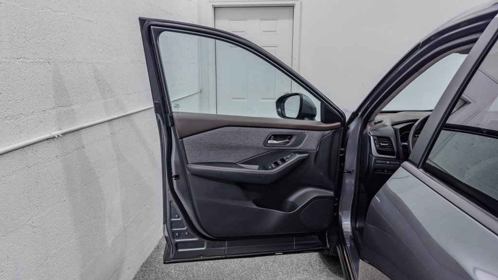 Used 2023 Nissan Rogue SV image 11