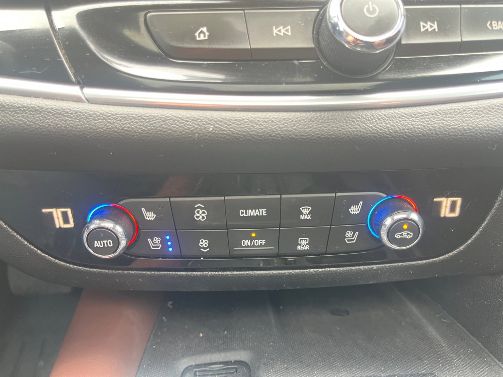 Used 2021 Buick Enclave Avenir w/ Avenir Technology Package AWD/4WD image 15
