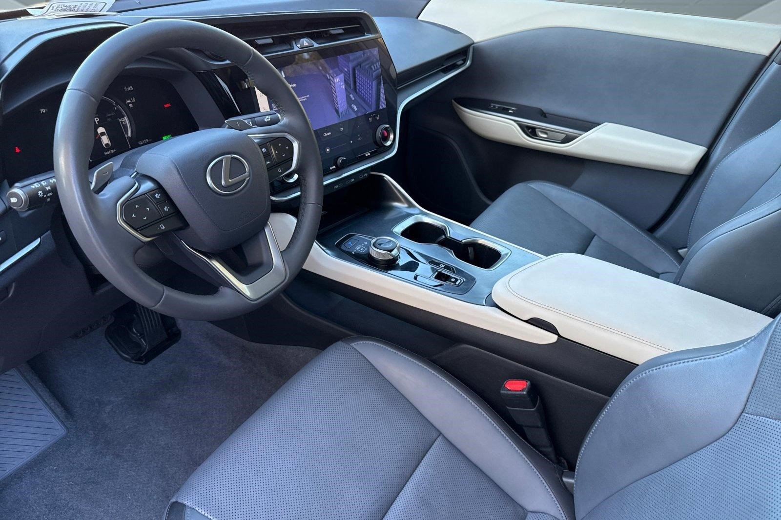 Used 2023 Lexus RZ 450e Premium w/ Technology Package image 4