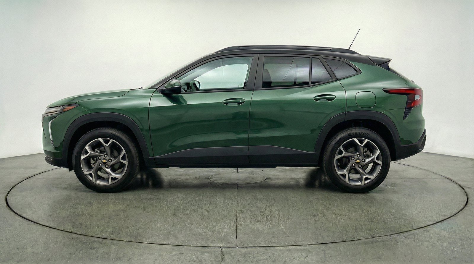 Used 2025 Chevrolet Trax LT FWD image 5