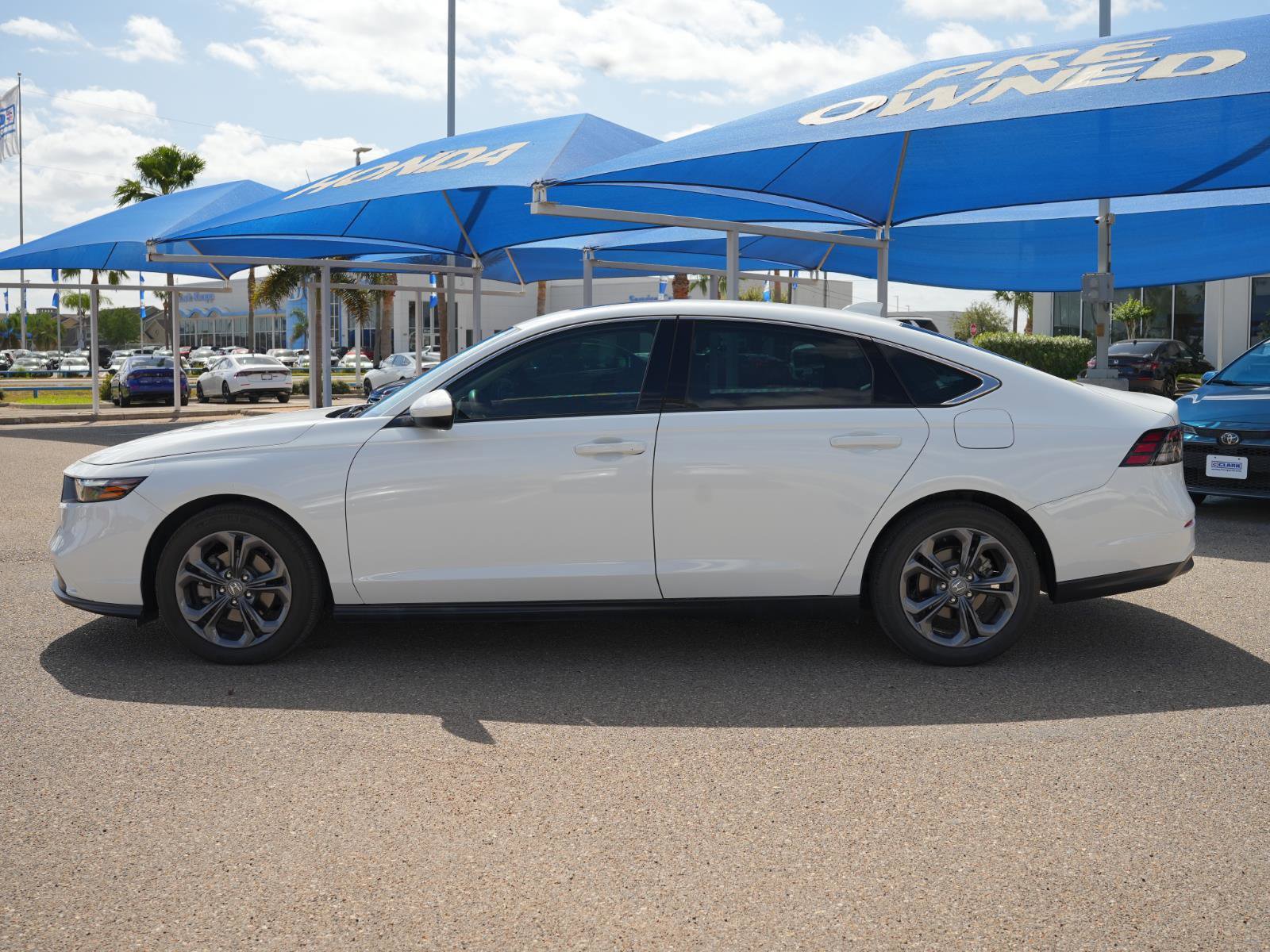 Used 2023 Honda Accord EX image 9