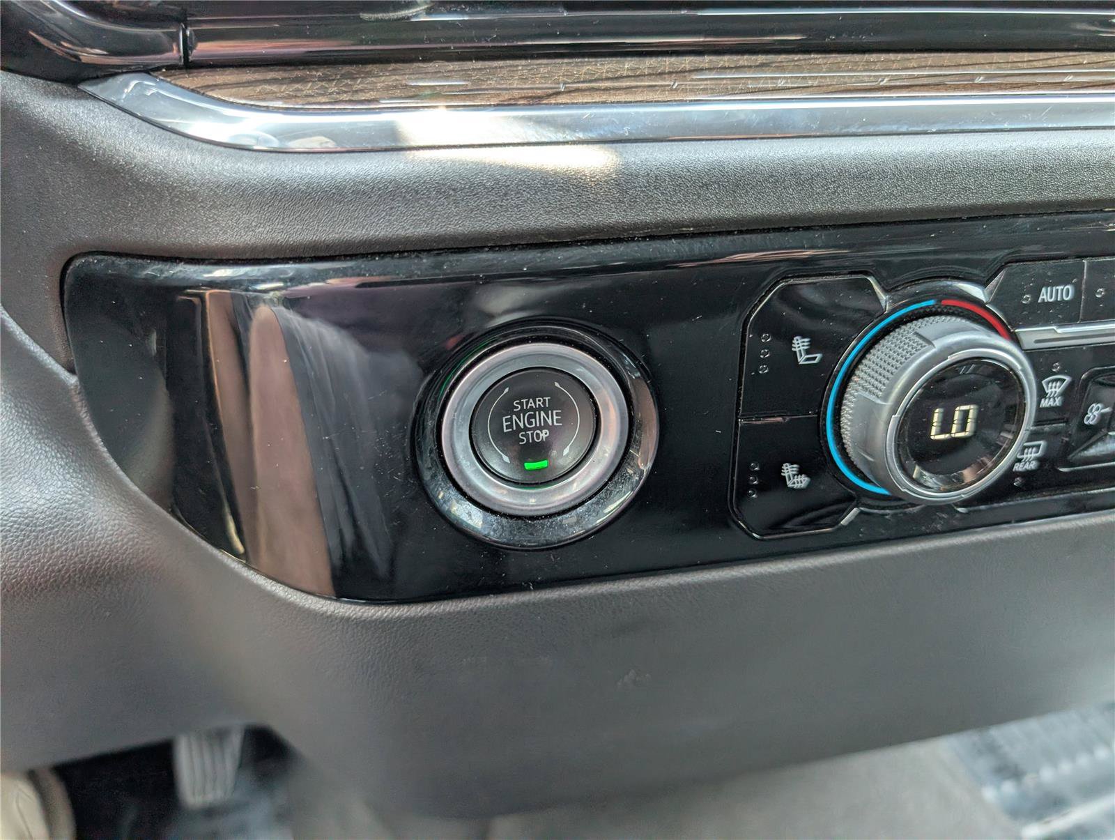Used 2024 Chevrolet Silverado 1500 LT AWD/4WD image 25