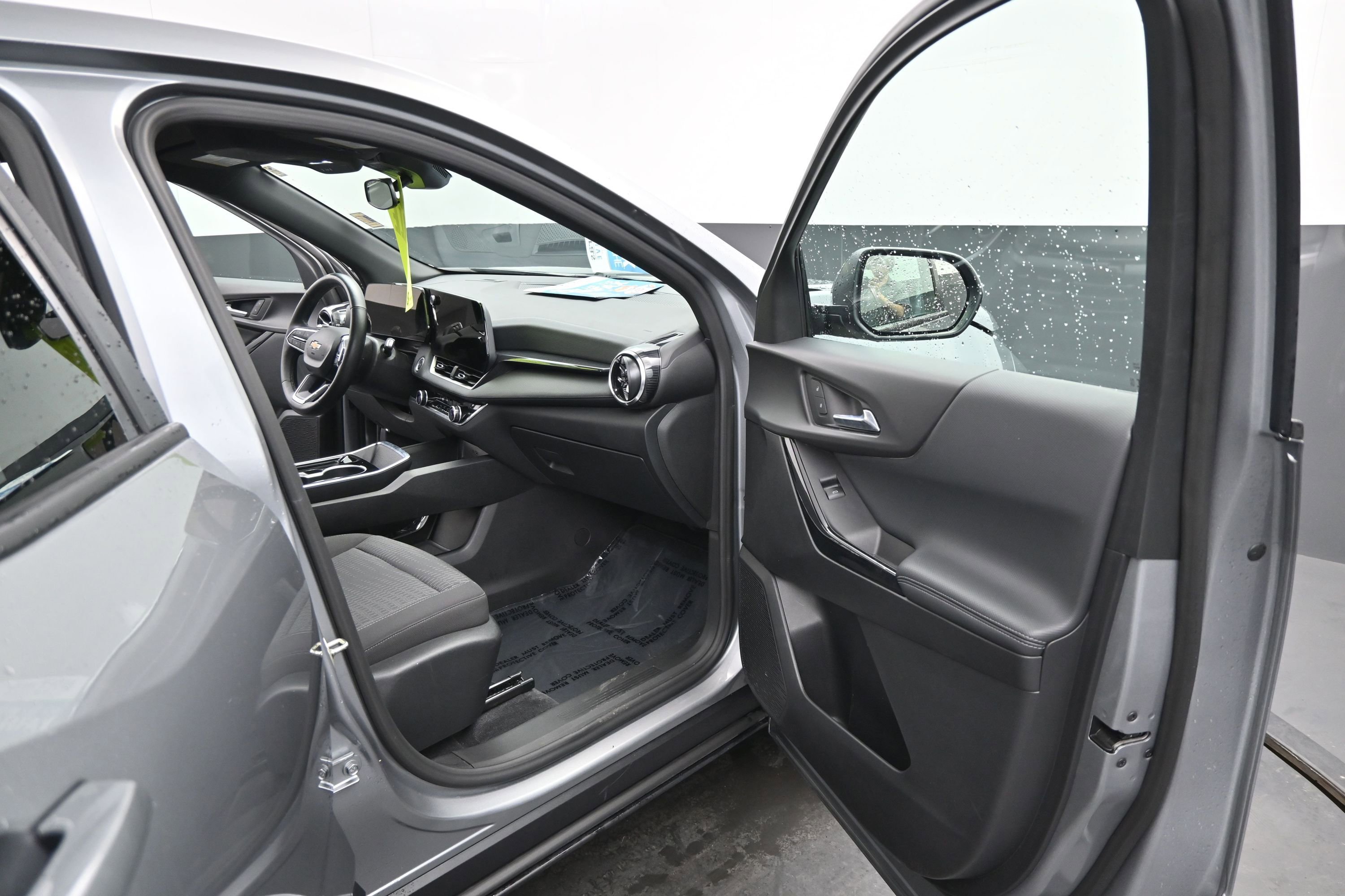 Used 2025 Chevrolet Equinox LT FWD image 21
