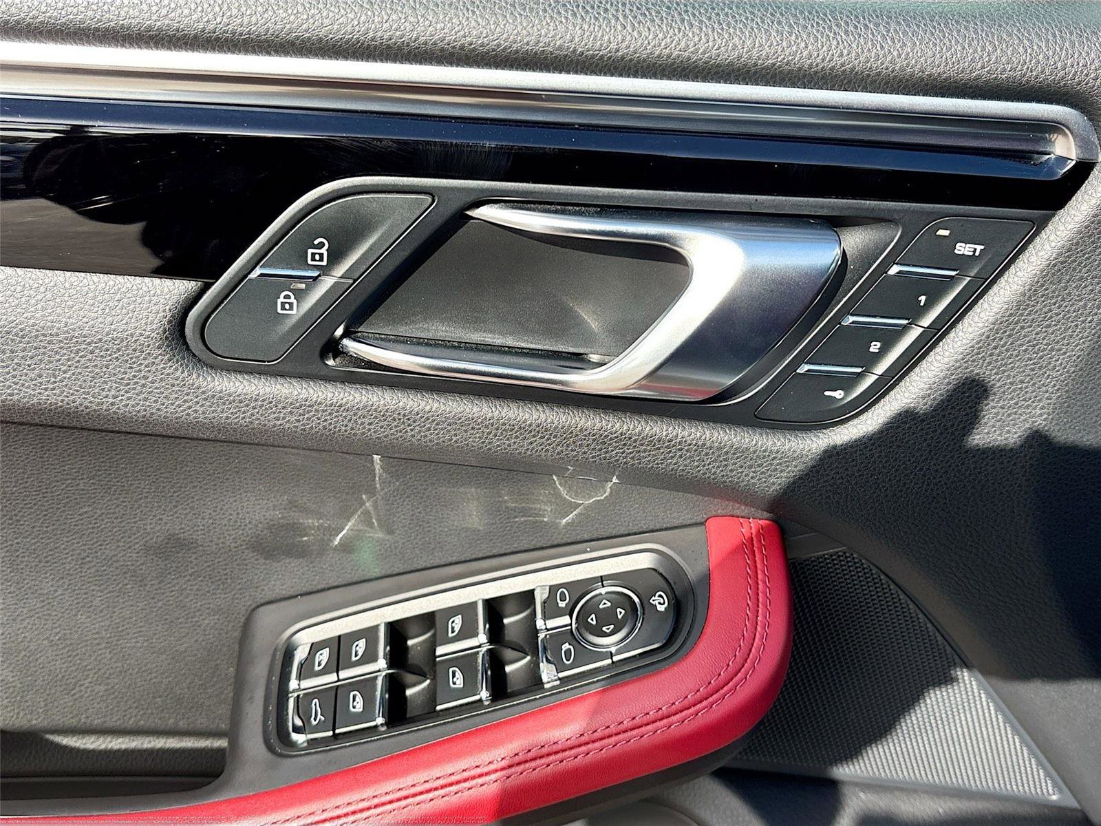 Used 2023 Porsche Macan S image 18