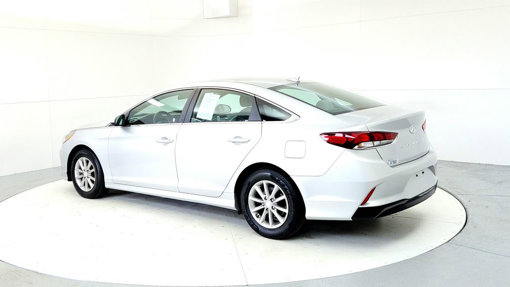 Used 2018 Hyundai Sonata SE w/ Cargo Package FWD image 4