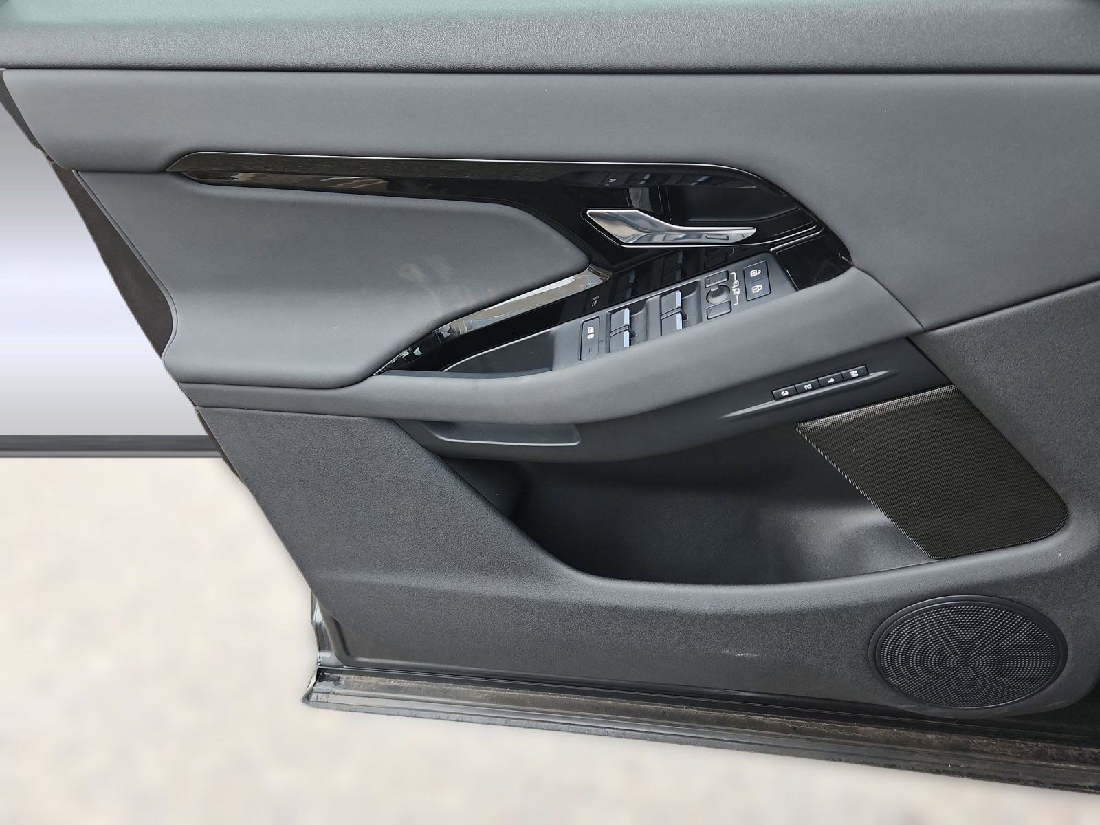 Used 2024 Land Rover Range Rover Evoque Dynamic SE image 6