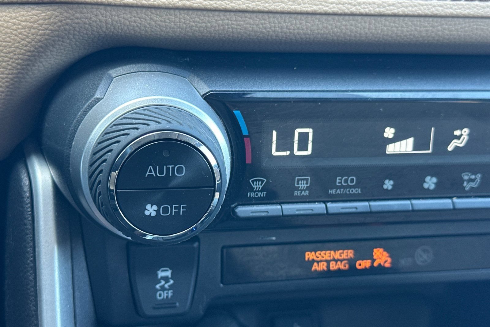 Certified 2022 Toyota RAV4 LE AWD/4WD image 29