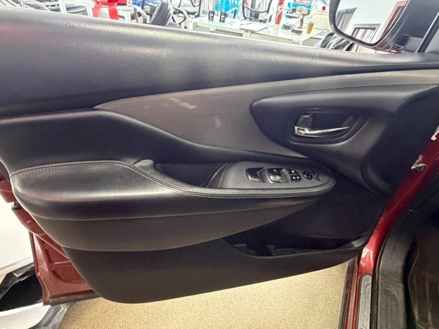 Used 2018 Nissan Murano SV image 19