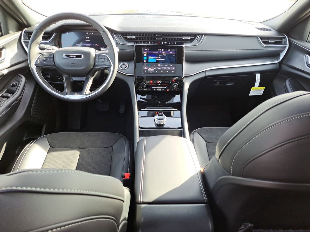 New 2025 Jeep Grand Cherokee L Altitude image 12