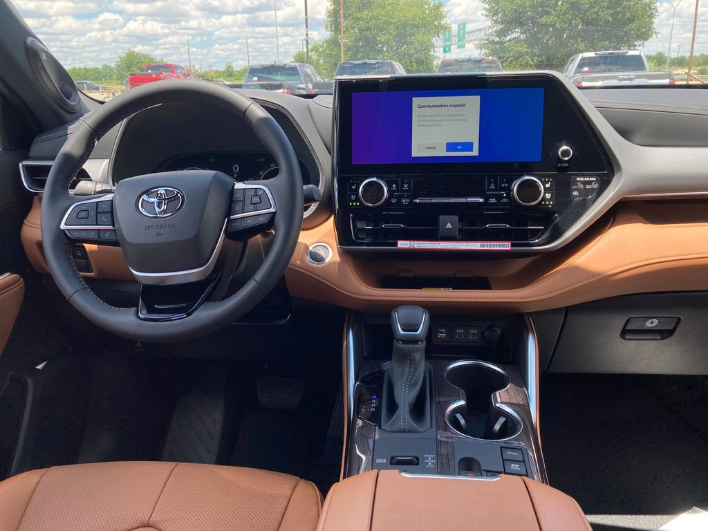 New 2026 Toyota Highlander Platinum AWD/4WD image 13