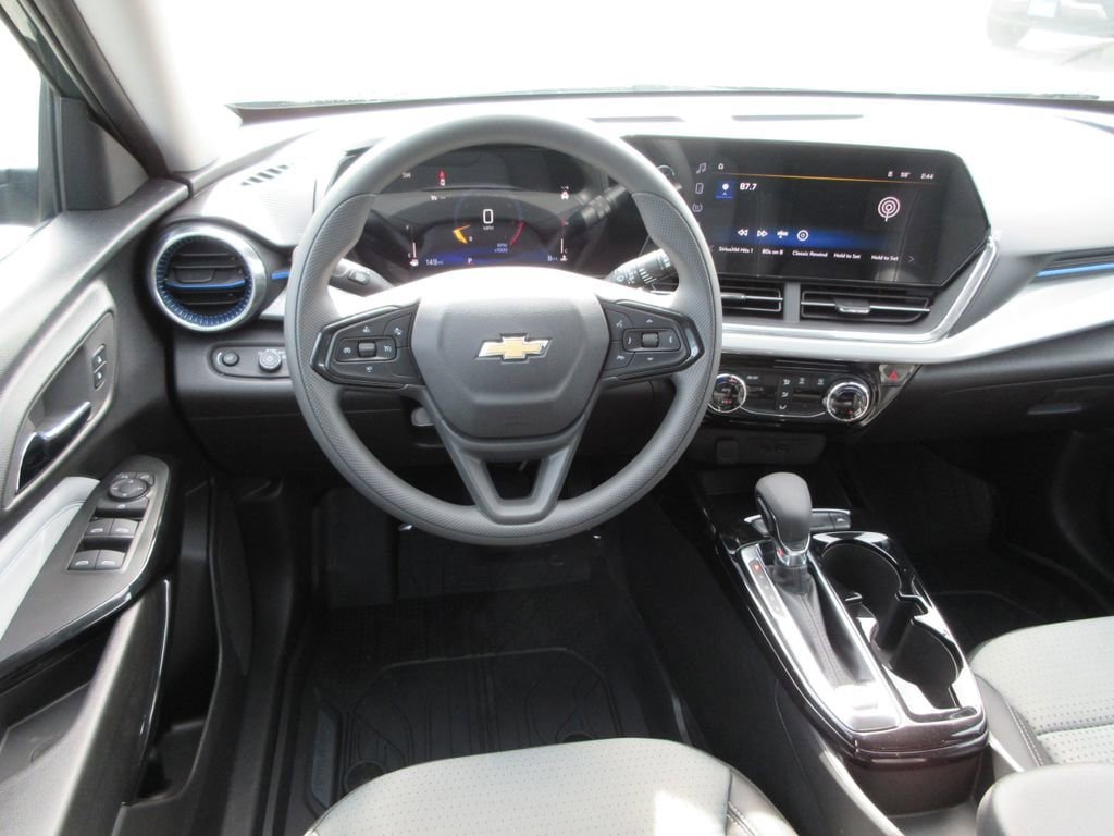 New 2026 Chevrolet Trax LT w/ LPO, Blackout Package FWD image 14