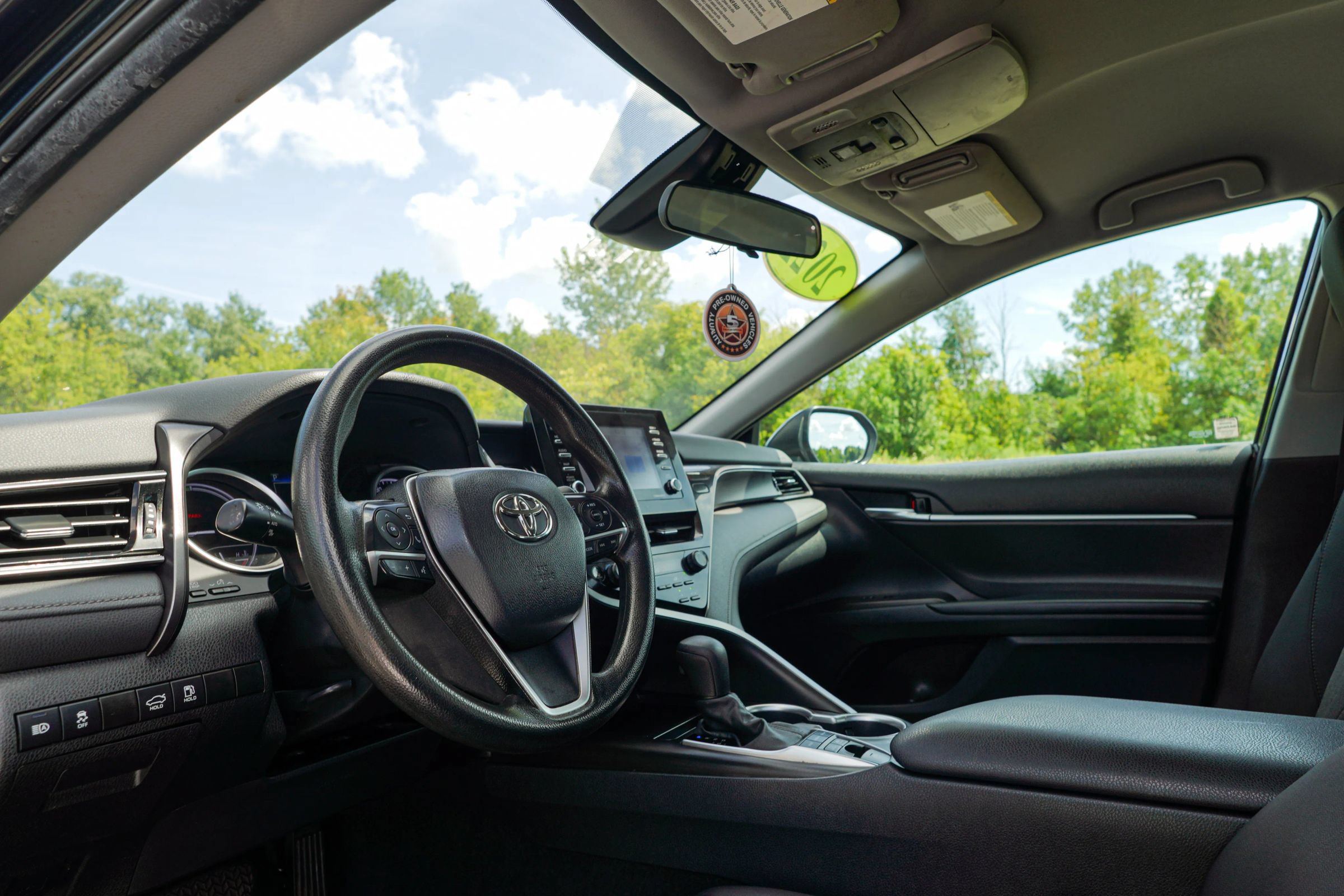 Used 2022 Toyota Camry LE FWD image 10