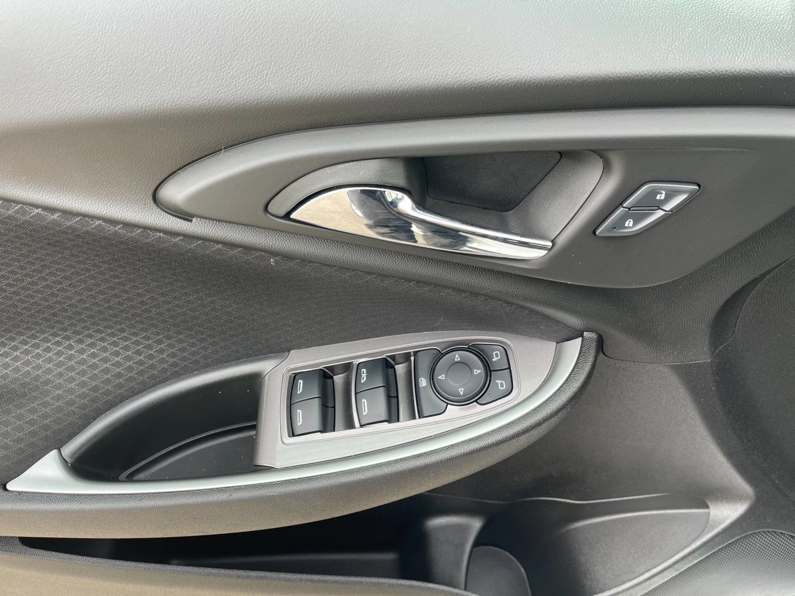 Used 2025 Chevrolet Malibu LT image 13