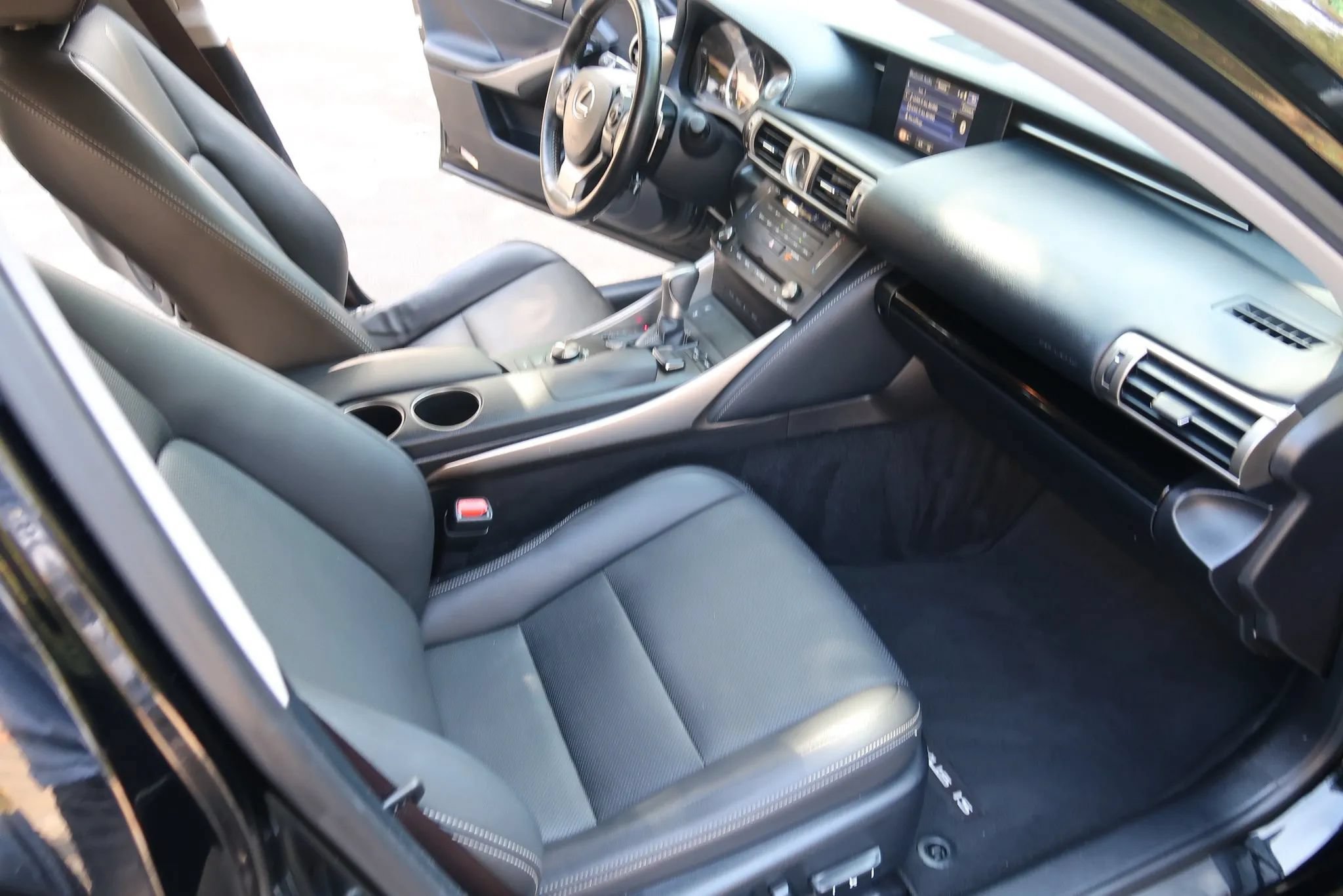 Used 2016 Lexus IS 300 AWD image 27
