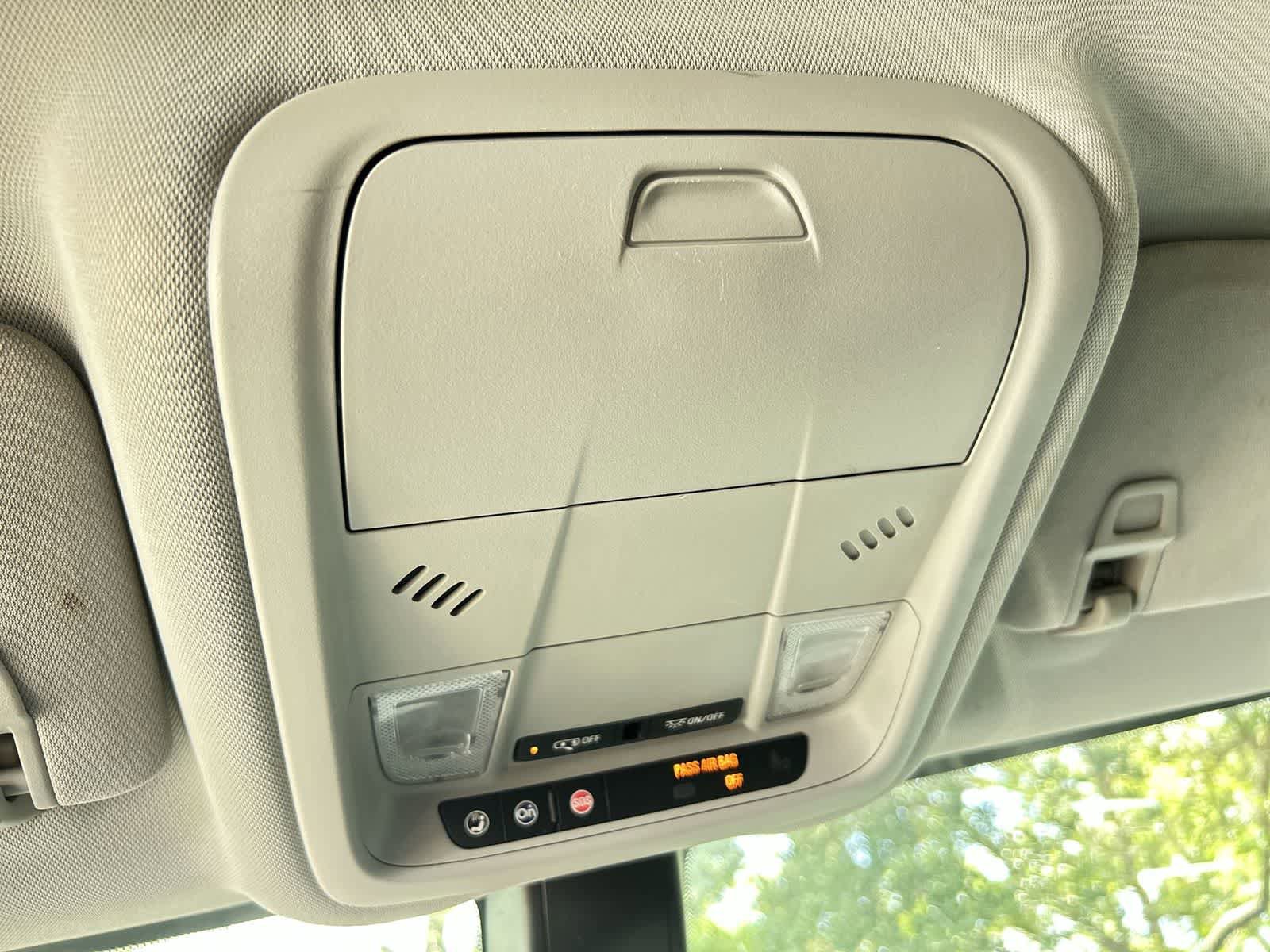 Used 2019 Chevrolet Equinox LT w/ LPO, Hit The Road Package FWD image 17