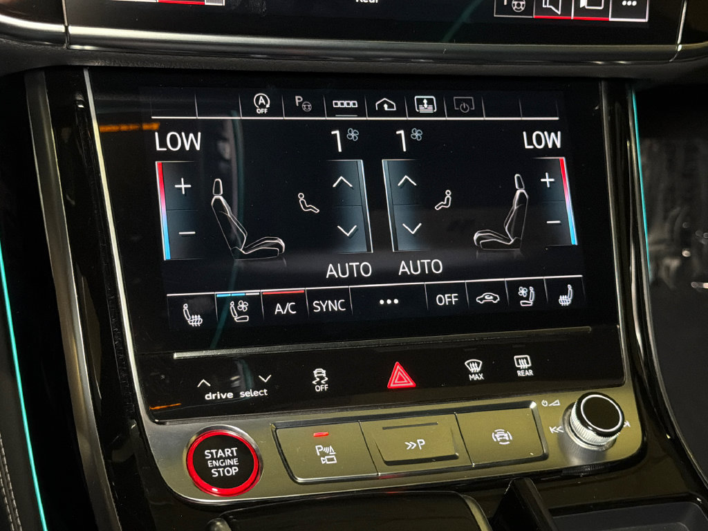 Used 2024 Audi S8 AWD/4WD image 28