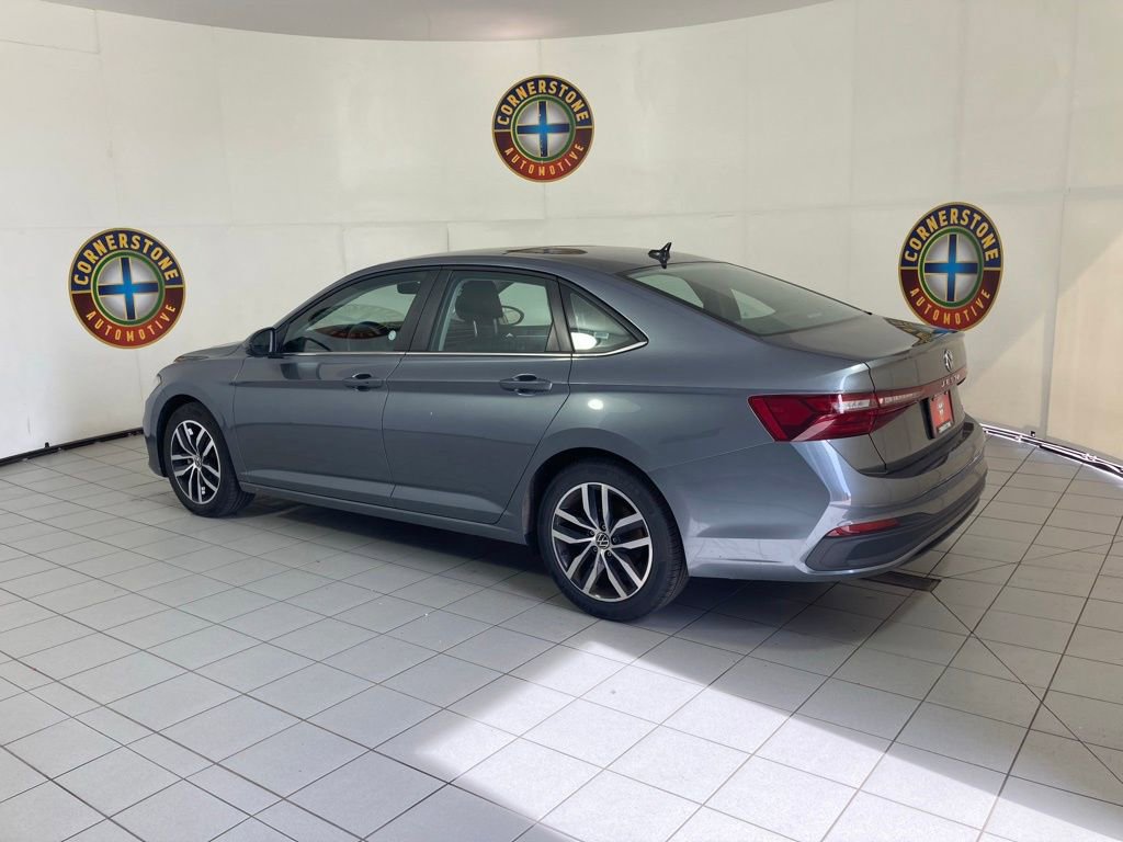 Used 2025 Volkswagen Jetta SE image 22