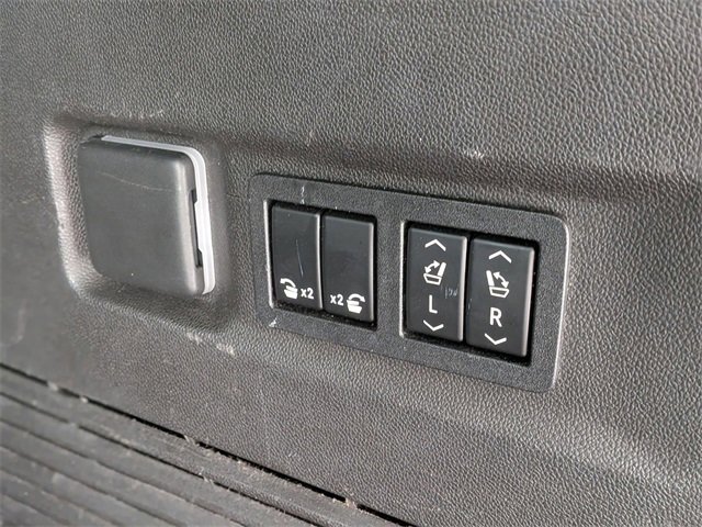 Used 2021 Chevrolet Suburban Premier w/ Premium Package image 33