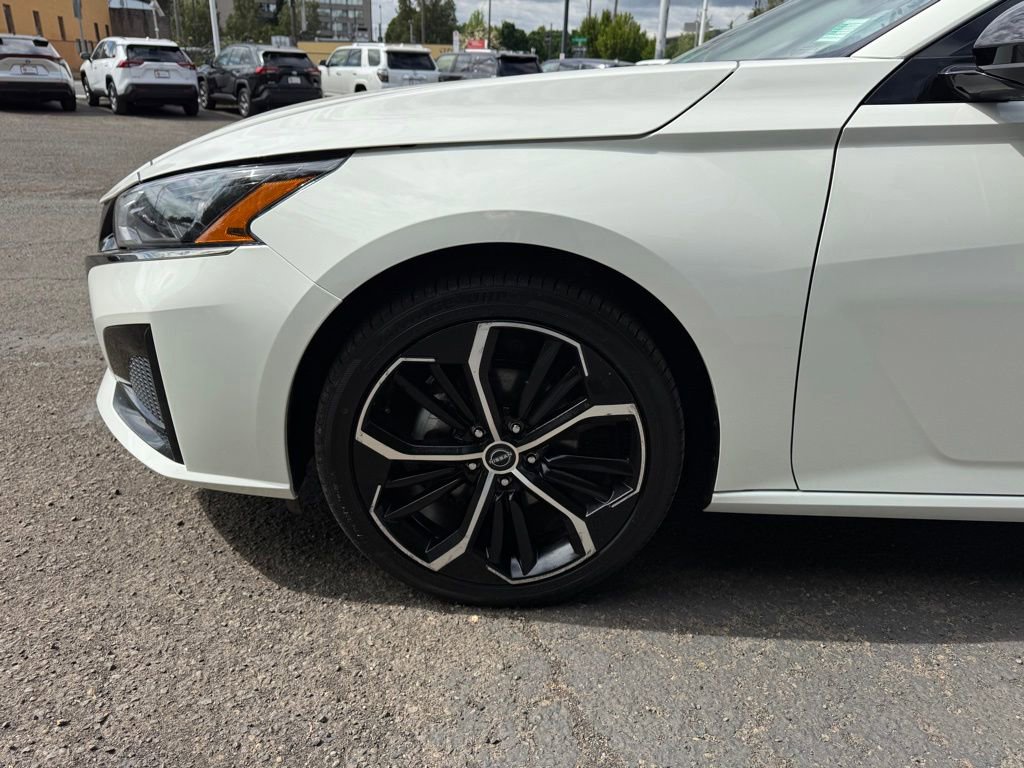 Used 2025 Nissan Altima 2.5 SR FWD image 11