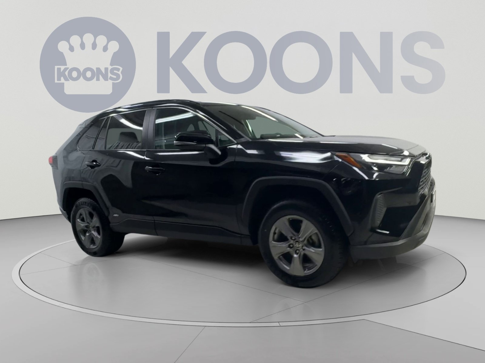 Used 2022 Toyota RAV4 XLE w/ Convenience Package AWD/4WD image 2