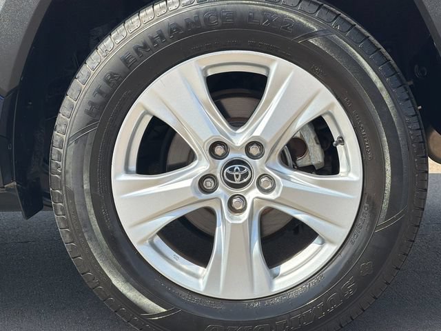 Used 2020 Toyota RAV4 XLE w/ Carpet Mat Package FWD image 31