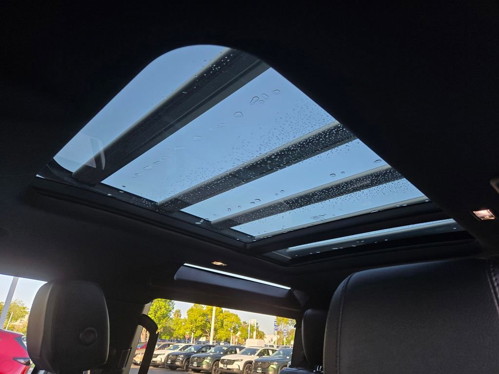 Used 2023 Land Rover Defender 90 X-Dynamic SE image 18