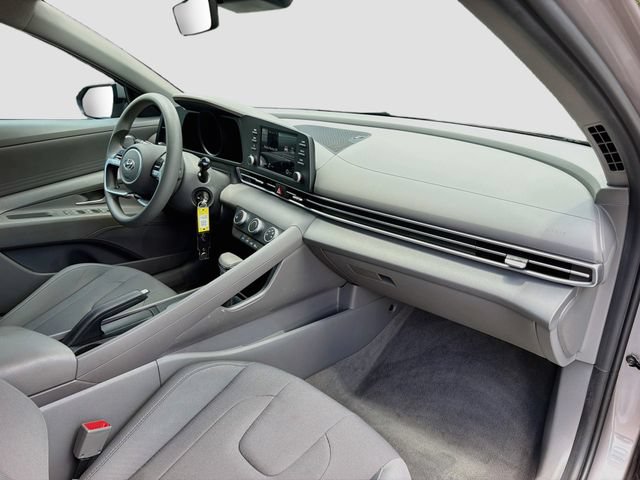 Used 2021 Hyundai Elantra SE FWD image 14