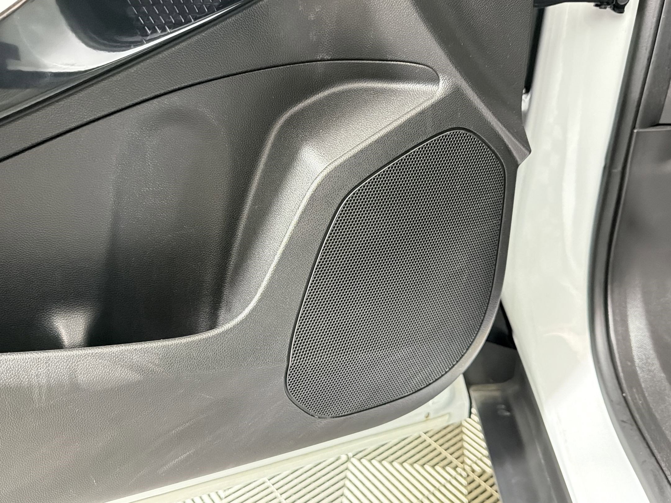 Used 2024 Chevrolet Trax LT FWD image 22