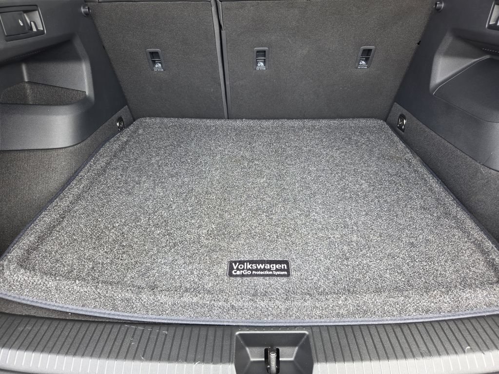 Used 2025 Volkswagen Tiguan SE AWD/4WD image 26