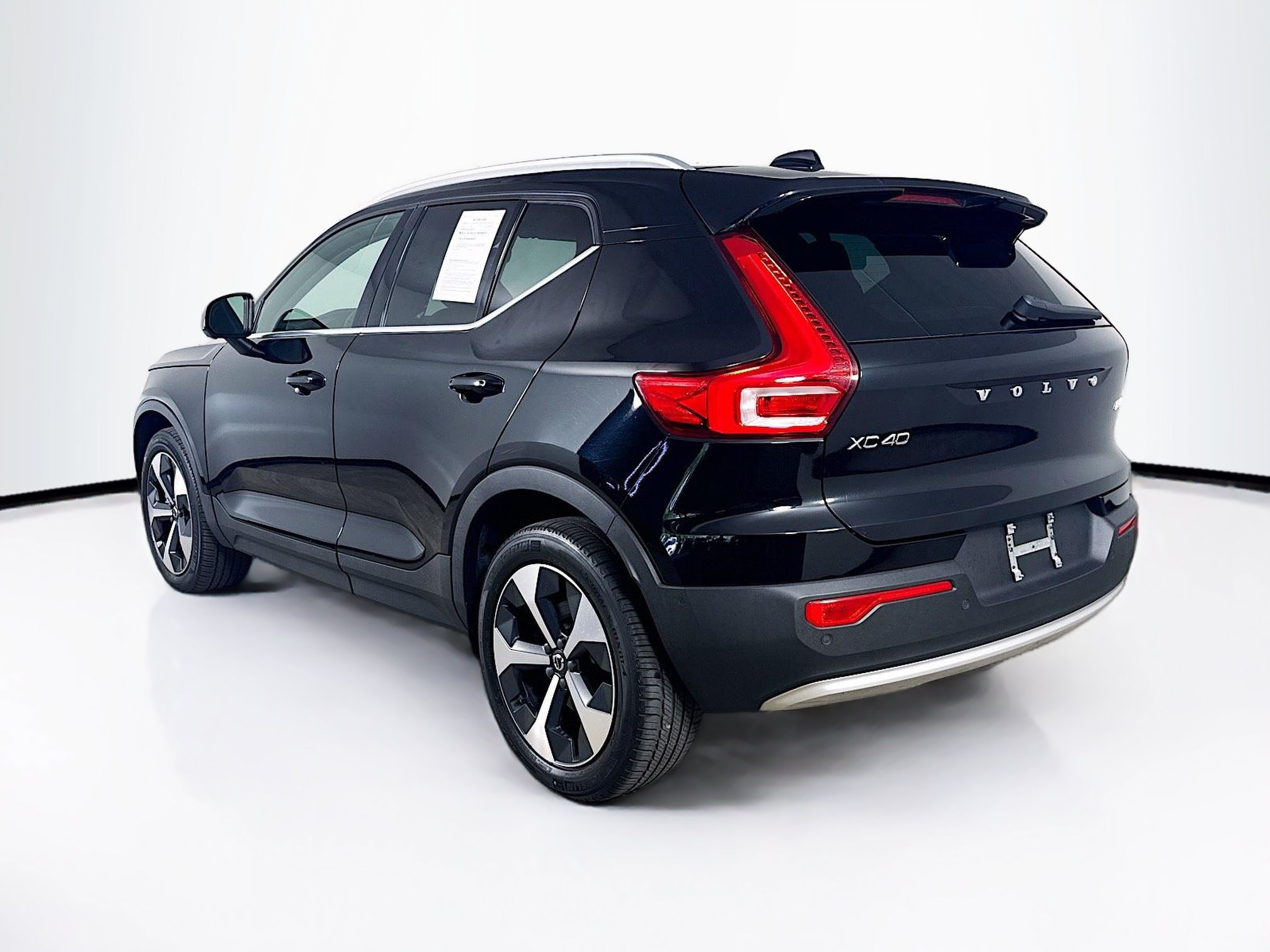 Used 2023 Volvo XC40 B5 Plus w/ Driver Assist Package AWD/4WD image 31