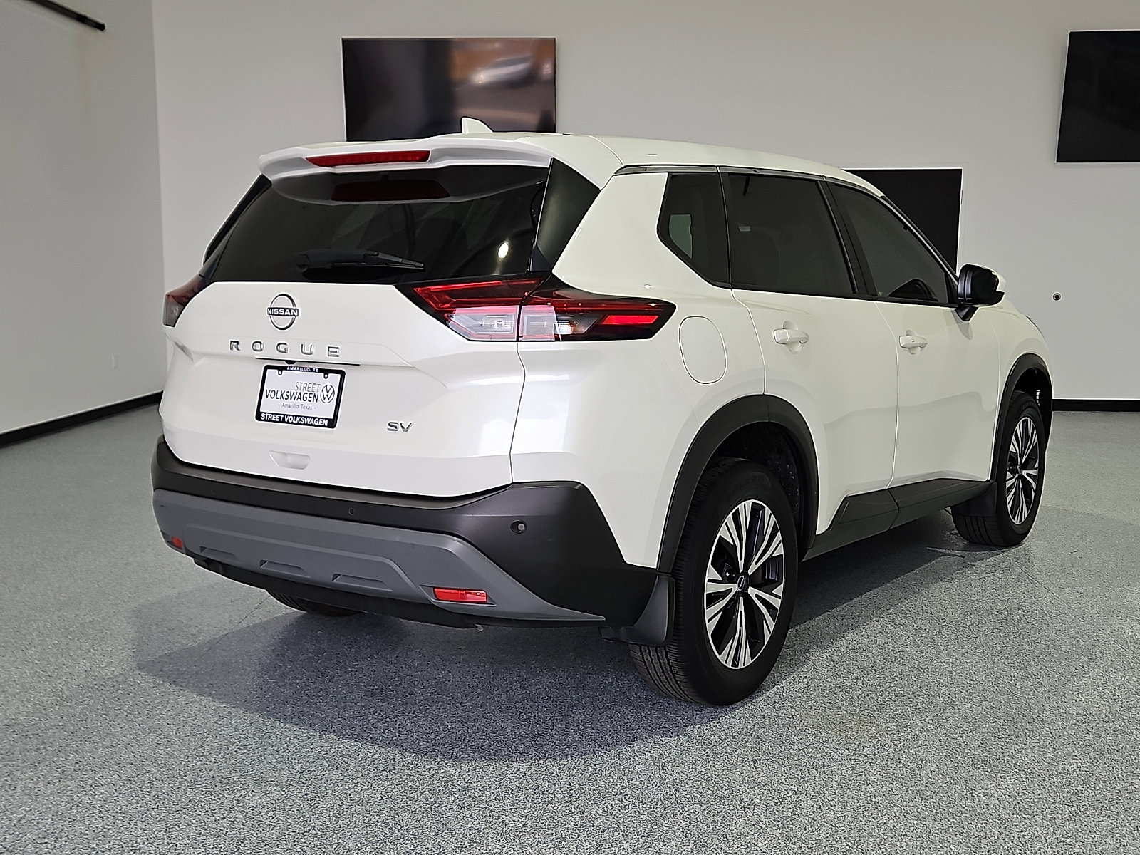 Used 2023 Nissan Rogue SV image 4