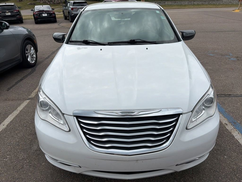 Used 2014 Chrysler 200 Limited FWD image 2
