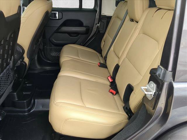 Used 2018 Jeep Wrangler Unlimited Rubicon w/ Dual Top Group AWD/4WD image 17