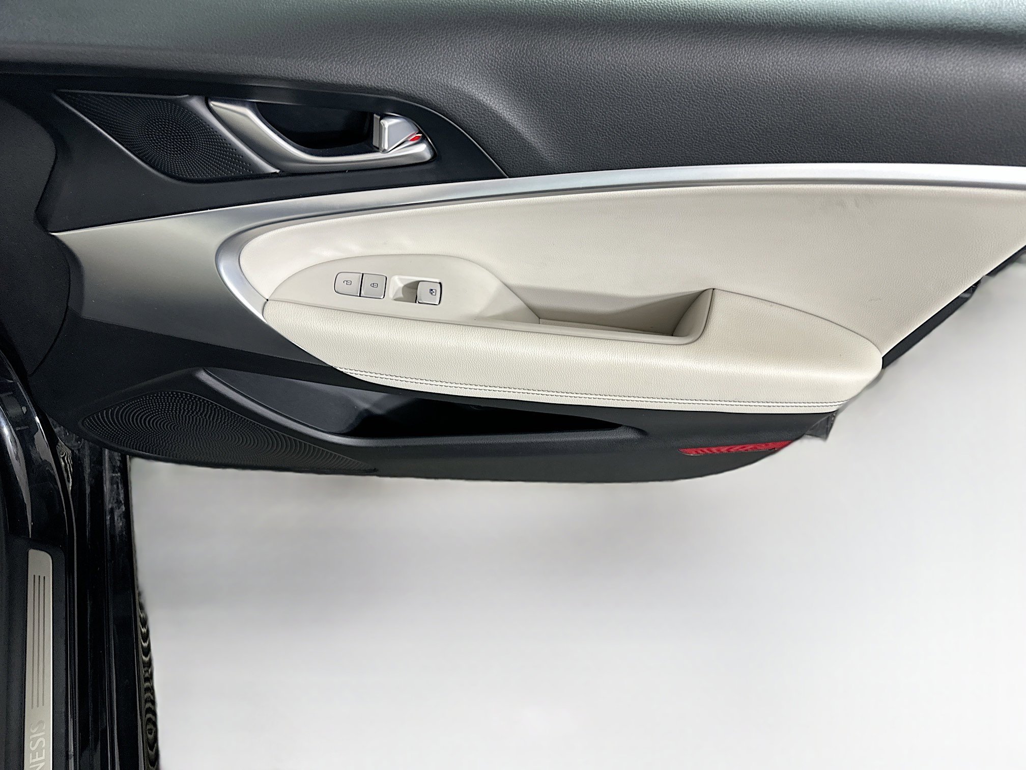 Used 2025 Genesis G70 2.5T image 30